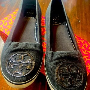 Tory Burch canvas signature slip on 9M casual sneaker LIKE NEW